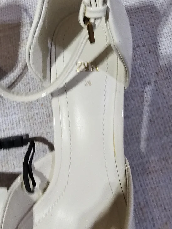 Zara White Patent Block Heel Sandals with Gold Toe Plaque Size 6 New With Tags - Picture 4 of 7